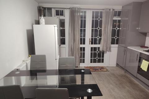 1 bedroom in a house share to rent, Mitcham CR4