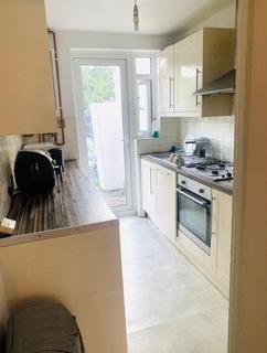 1 bedroom in a house share to rent, Morden SM4