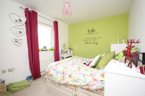 undefined, White Lodge Close, Isleworth TW7