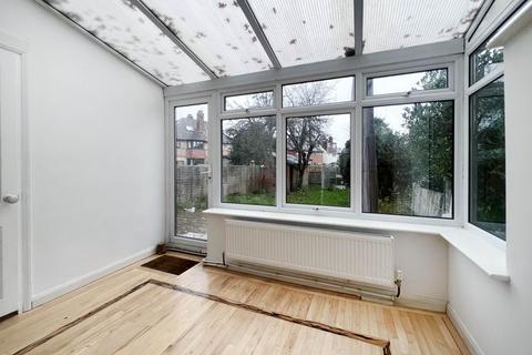 4 bedroom semi-detached house to rent, West Barnes Lane, New Malden