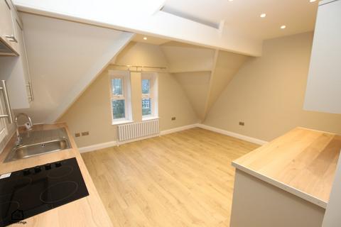 2 bedroom flat to rent, Swann Lane, Cheadle Hulme SK8