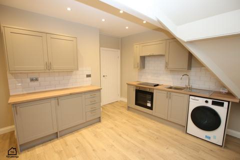 2 bedroom flat to rent, Swann Lane, Cheadle Hulme SK8