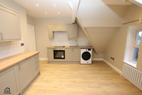 2 bedroom flat to rent, Swann Lane, Cheadle Hulme SK8