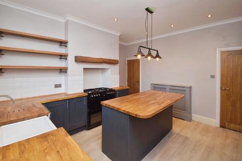 2 bedroom end of terrace house for sale, Park Road, Bradford BD10