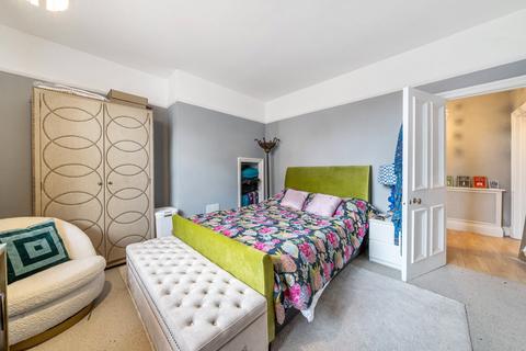 undefined, Russell Road, Shepperton, TW17