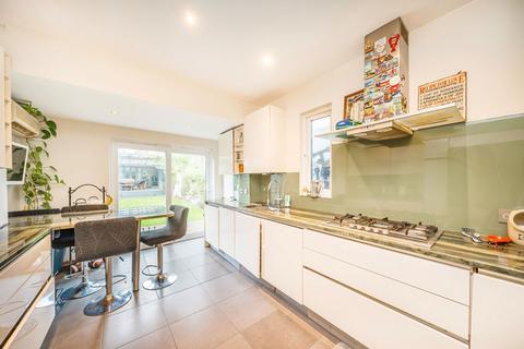 4 bedroom terraced house to rent, Strathearn Road, London SW19