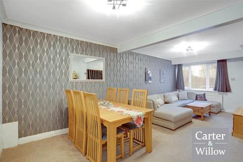 undefined, Oval Road North, Essex
