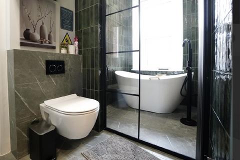 2 bedroom apartment to rent, Cricklewood Lane, London NW2