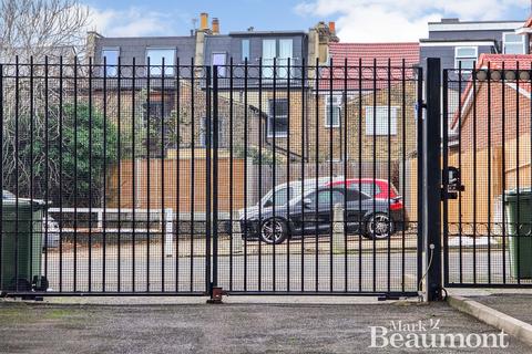 2 bedroom flat to rent, Knowles Hill Crescent, SE13