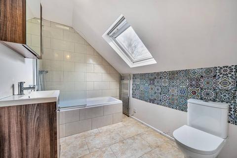 3 bedroom flat for sale, Sandall Close, Ealing, London, W5