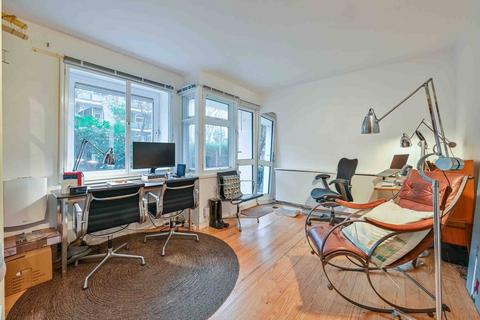Studio to rent, Albert Street, Camden, London, NW1