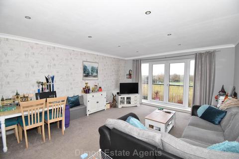3 bedroom flat for sale, Whitecliffe Court, Gale Moor Avenue, Gosport