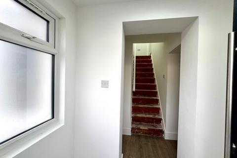 7 bedroom end of terrace house to rent, Faraday Road, Slough SL2