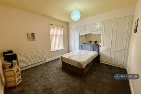 1 bedroom in a house share to rent, Kirkman Avenue, Eccles, Manchester, M30