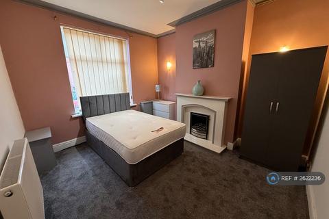 1 bedroom in a house share to rent, Kirkman Avenue, Eccles, Manchester, M30
