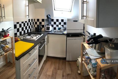 Studio to rent, Hillfield Avenue, London, N8
