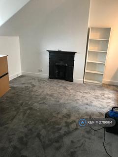 Studio to rent, Hillfield Avenue, London, N8
