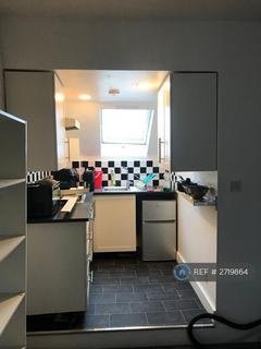 Studio to rent, Hillfield Avenue, London, N8