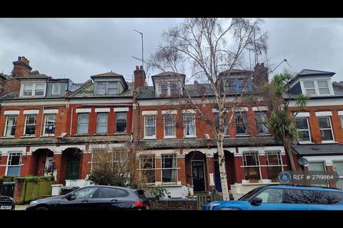 Studio to rent, Hillfield Avenue, London, N8