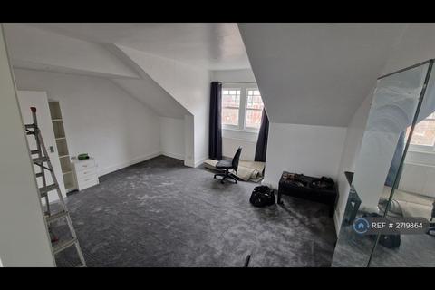 Studio to rent, Hillfield Avenue, London, N8