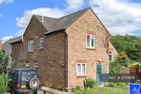 1 bedroom in a house share to rent, Saunton Gardens, Farnborough, GU14