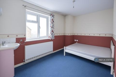 undefined, Saunton Gardens, Farnborough, GU14