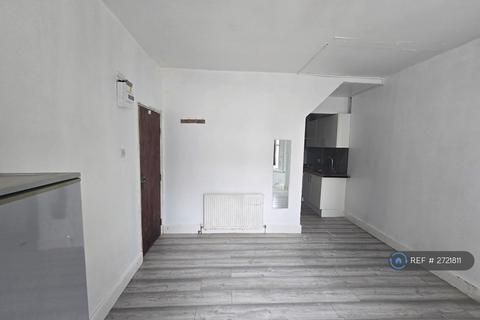 Studio to rent, West End Road, Southall, UB1