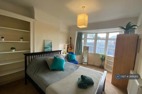 6 bedroom semi-detached house to rent, Ash Grove, Guildford, GU2