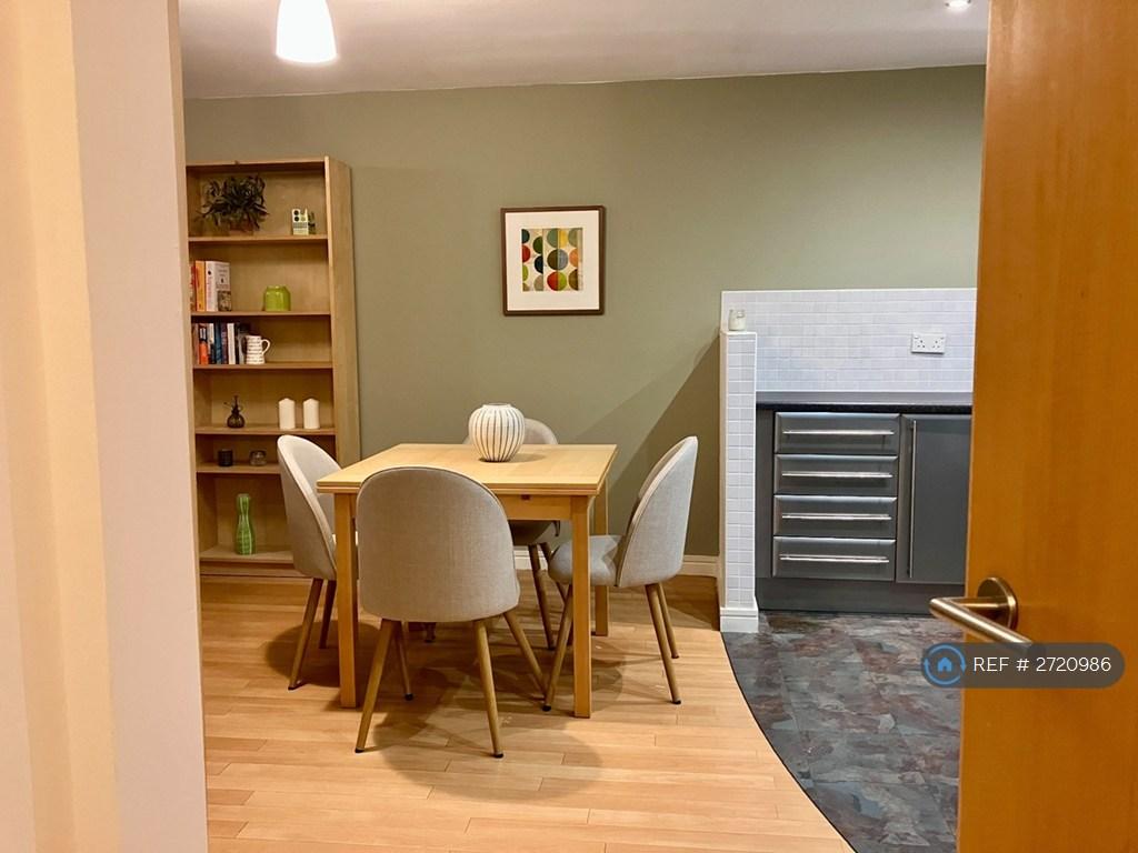 Dining Area & Kitchen