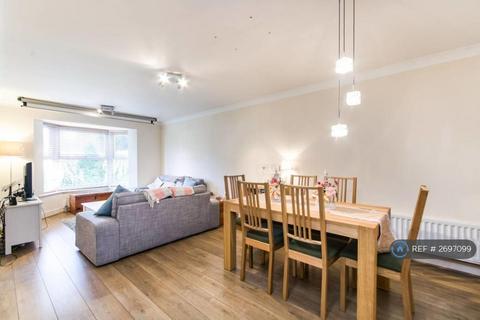 2 bedroom flat to rent, Warwick Court, London, SW19