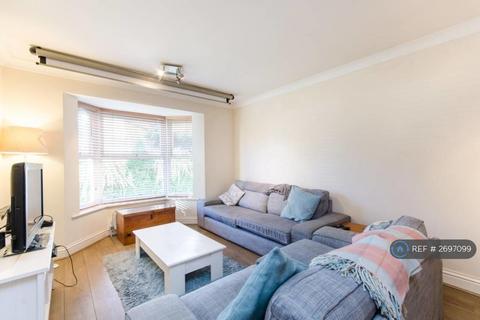 2 bedroom flat to rent, Warwick Court, London, SW19