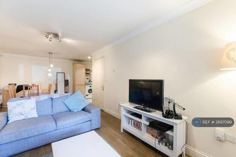 2 bedroom flat to rent, Warwick Court, London, SW19