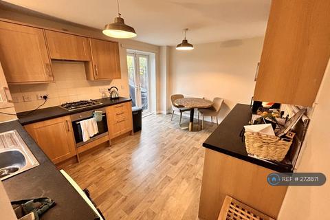 undefined, Larwood Drive, Bradford, BD10