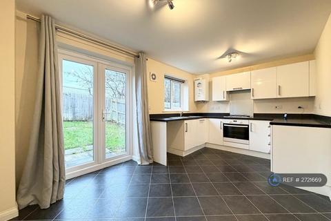 3 bedroom terraced house to rent, Clapham Close, Swindon, SN2