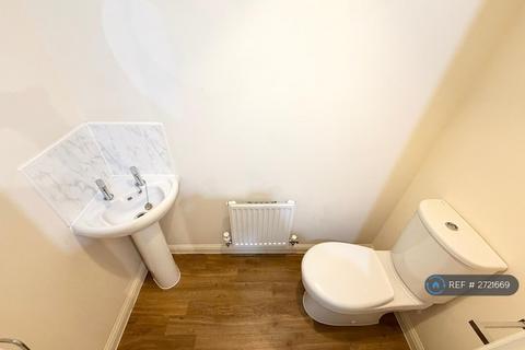 3 bedroom terraced house to rent, Clapham Close, Swindon, SN2