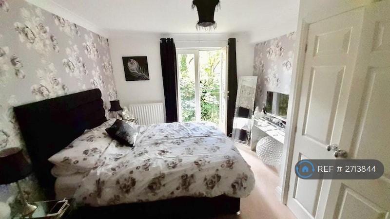 Master Bedroom With An En-Suite