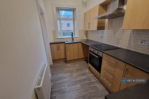 3 bedroom semi-detached house to rent, Kersal Avenue, Swinton, Manchester, M27
