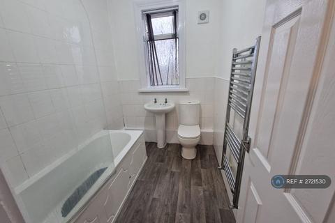 3 bedroom semi-detached house to rent, Kersal Avenue, Swinton, Manchester, M27