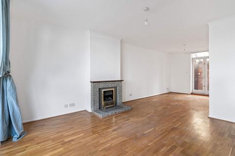 3 bedroom end of terrace house to rent, Tulsemere Road, London SE27
