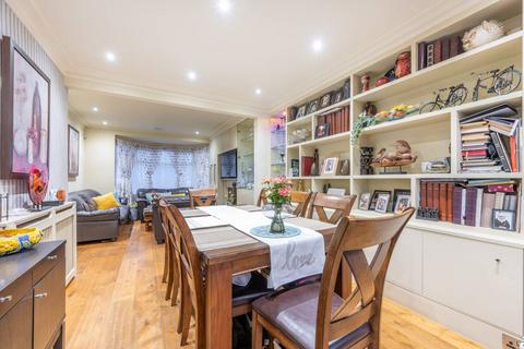 4 bedroom semi-detached house for sale, Whitton Avenue West, Greenford, UB6