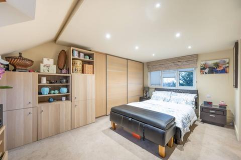 4 bedroom semi-detached house for sale, Whitton Avenue West, Greenford, UB6