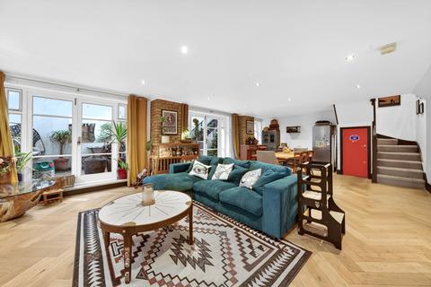 undefined, Alkham Road, London N16