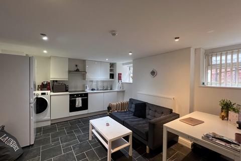 2 bedroom apartment to rent, Fallowfield M14