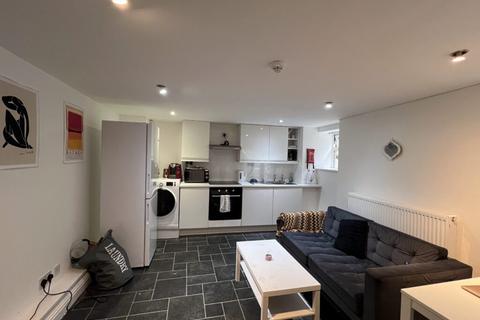 2 bedroom apartment to rent, Fallowfield M14