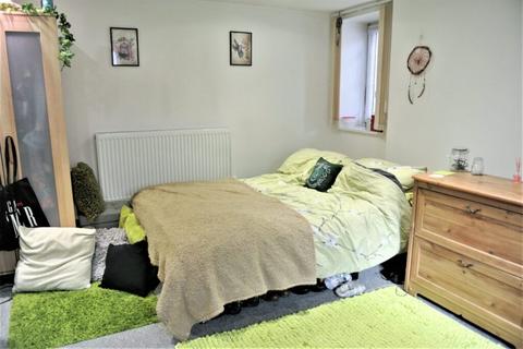 2 bedroom apartment to rent, Fallowfield M14