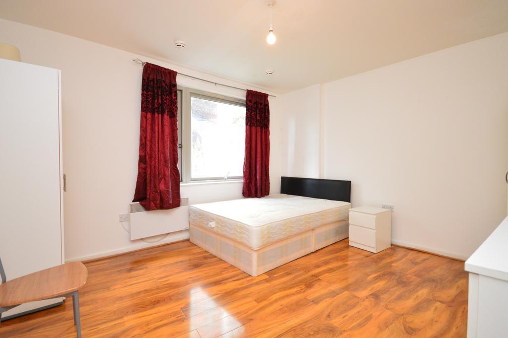 Large Double Room to Rent in Shared Flat
