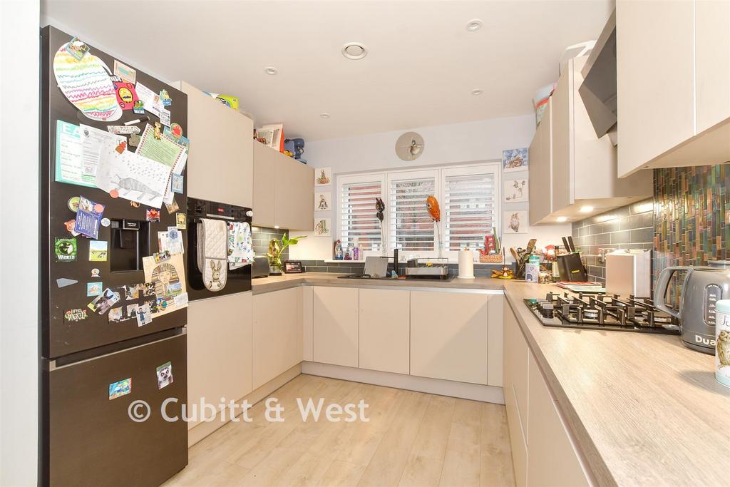 Kitchen/ Dining Room