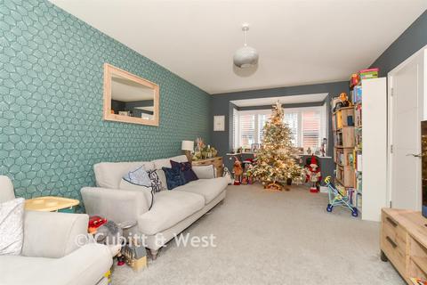 3 bedroom semi-detached house for sale, Bellevue Farm Road, Crawley RH11