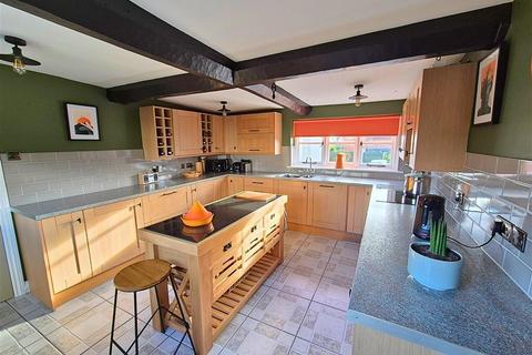 3 bedroom detached house for sale, Shobdon, Leominster, HR6 9NE