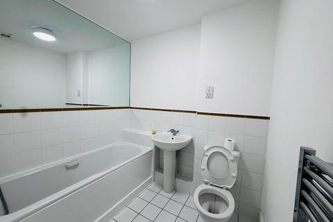 2 bedroom flat for sale, Farnburn Avenue, Slough, SL1 4XZ
